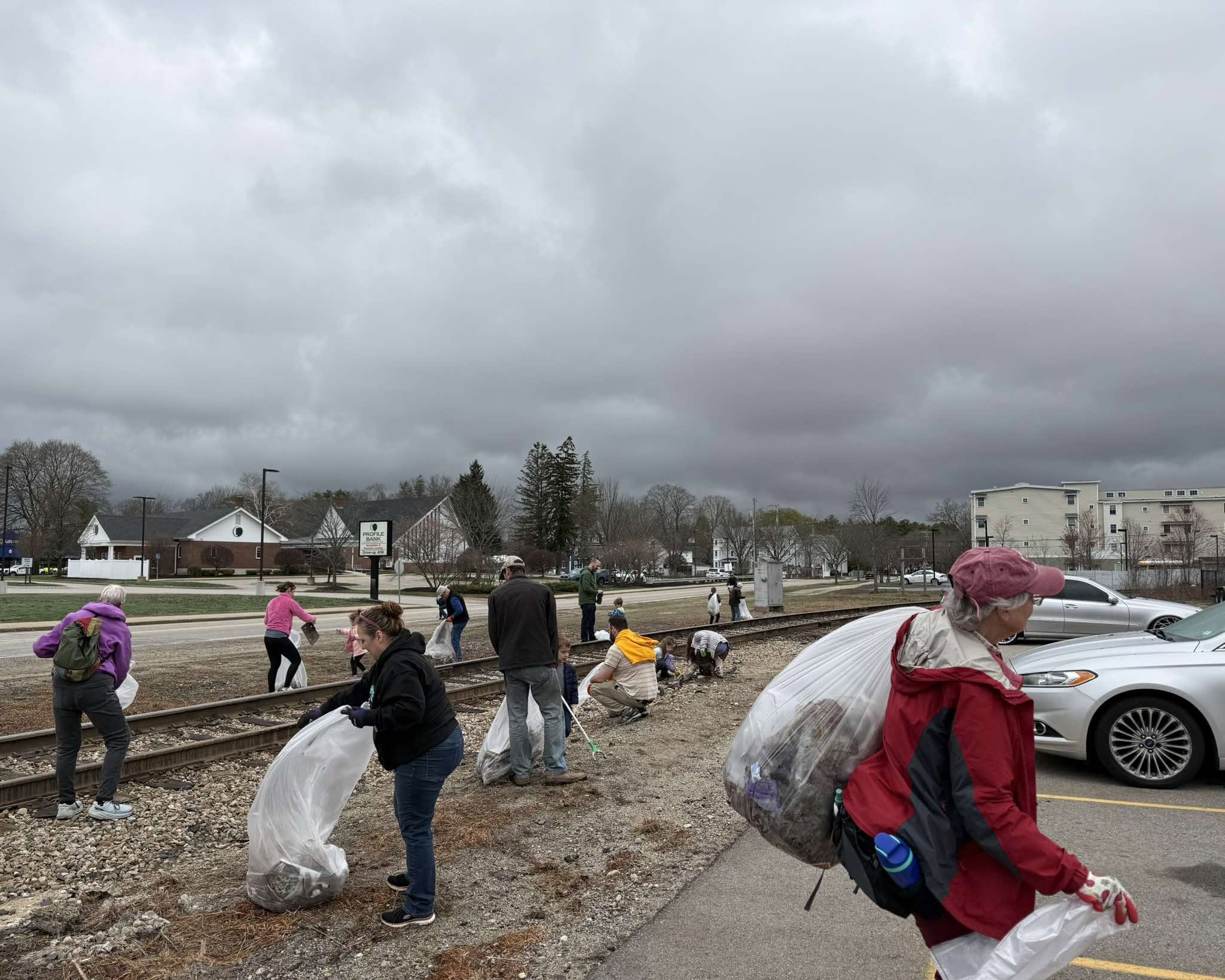 Volunteers spreading mulch and cleaning up downtown Rochester during Rochester Cares day